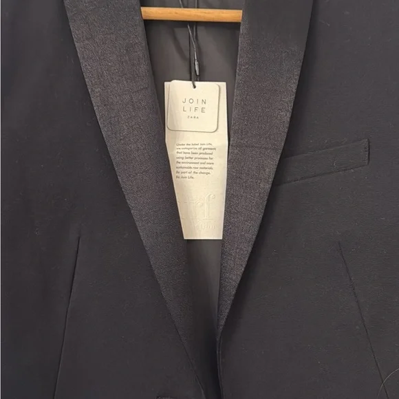 New, Never worn - Zara Black Cropped Blazer with Pearl Button - Picture 2 of 3